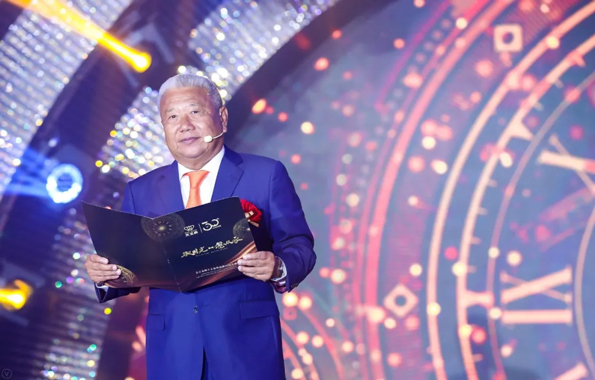 天王表董觀明用行動深耕鐘表行業，積極承擔社會責任