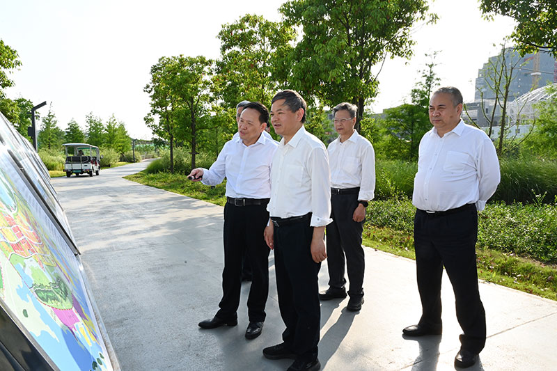 生態(tài)環(huán)境部部長(zhǎng)黃潤(rùn)秋赴湖北武漢調(diào)研生態(tài)環(huán)境保護(hù)工作